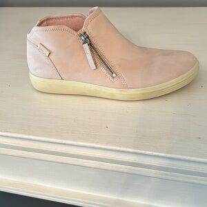 Ecco Soft Danish Rose Dust  Side Zip Nubuck Low Booties Size EU 38 US 8